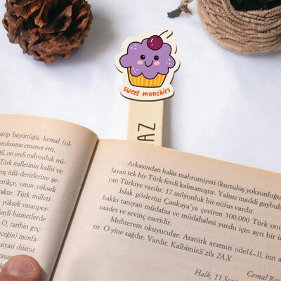 Cup Cake Simgeli İsimli Ahşap Kitap Okuma Ayracı - 1