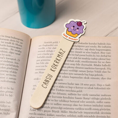 Cup Cake Simgeli İsimli Ahşap Kitap Okuma Ayracı - 3