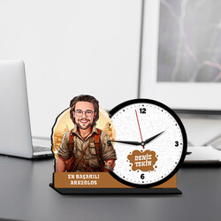 Erkek Arkeolog Karikatürlü MDF Masa Saati