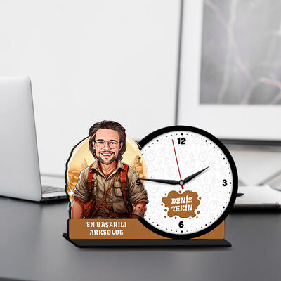 Erkek Arkeolog Karikatürlü MDF Masa Saati - 1