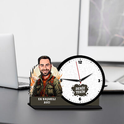 Erkek Avcı Karikatürlü MDF Masa Saati - 1