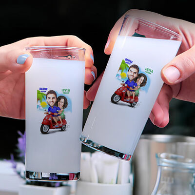 Gezgin Çift Karikatürlü İkili Rakı Bardağı Seti - 1