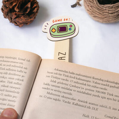 Joyistik İsimli Ahşap Kitap Okuma Ayracı - 3