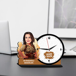Kadın Arkeolog Karikatürlü MDF Masa Saati