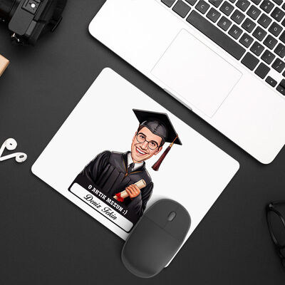 Karikatürlü Diplomalı Erkek Üniversiteli Öğrenci Mousepad - 1