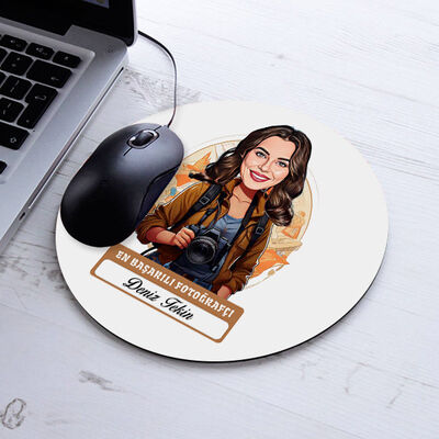 Karikatürlü En Başarılı Kadın Fotoğrafçı Mousepad - 1