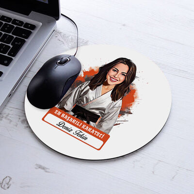 Karikatürlü En Başarılı Kadın Karateci Mousepad - 1