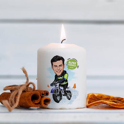 Karikatürlü Karda Bisiklet Keyfi Mum - 1