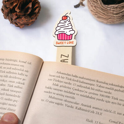 Kremalı Pasta İsimli Ahşap Kitap Okuma Ayracı - 1