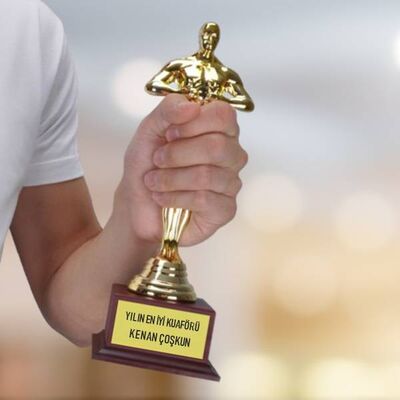 Kuaföre Hediye Oscar Ödülü - 1