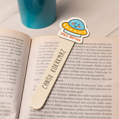 Şirin Uzaylı İsimli Ahşap Kitap Okuma Ayracı - 1