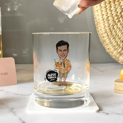 Tatildeki Yakışıklı Karikatürlü Viski Bardağı - 2