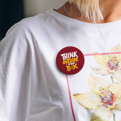 Think Outside The Box Buton Rozet - 1